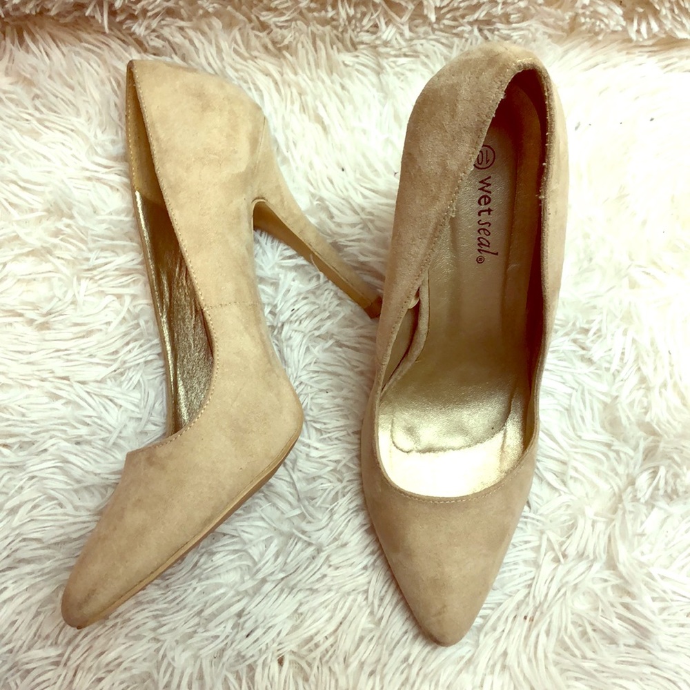 Wet seal heels